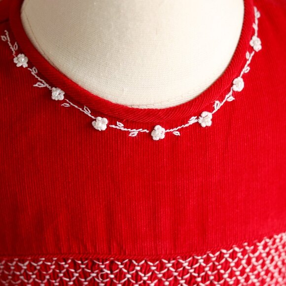 Red Smocked Cotton Pinwale Corduroy Dress Size 4/5 Boutique Traditional NWT - Picture 4 of 5